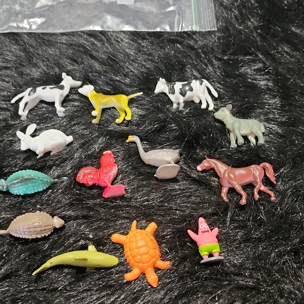 Assorted Animal Figurines. VINTAGE COLLECTOR TOYS. 13 - TOTAL.